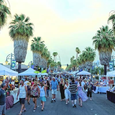 Le marché nocturne de Palm Springs VillageFest