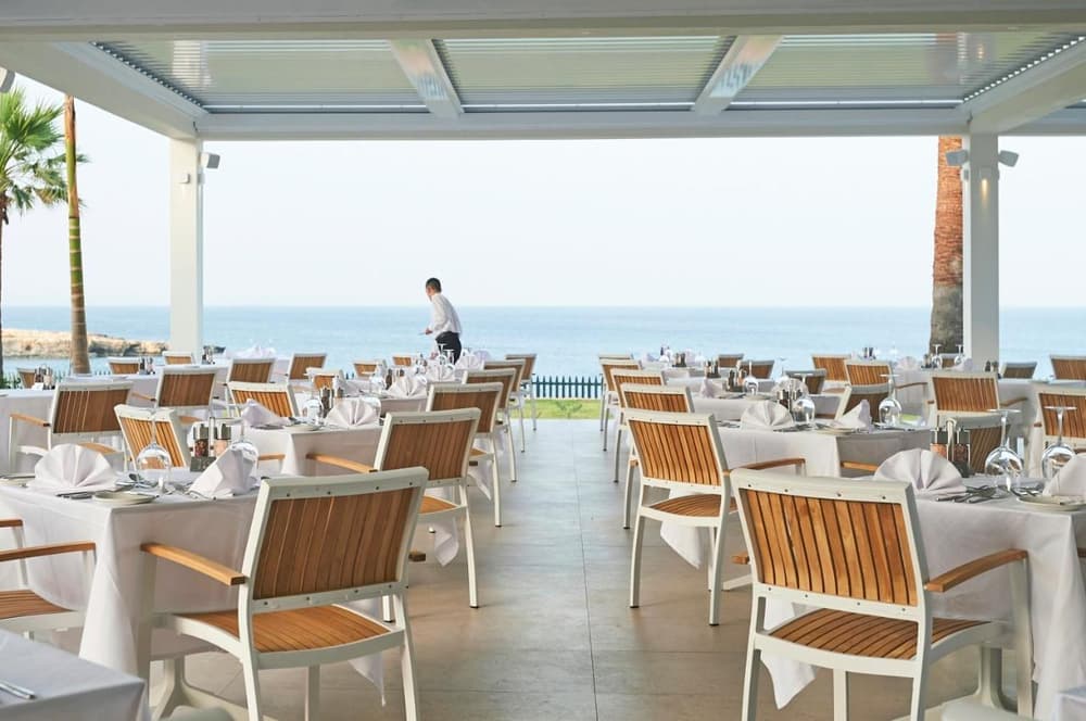 sunprime ayia napa suites spa ambiance moderne