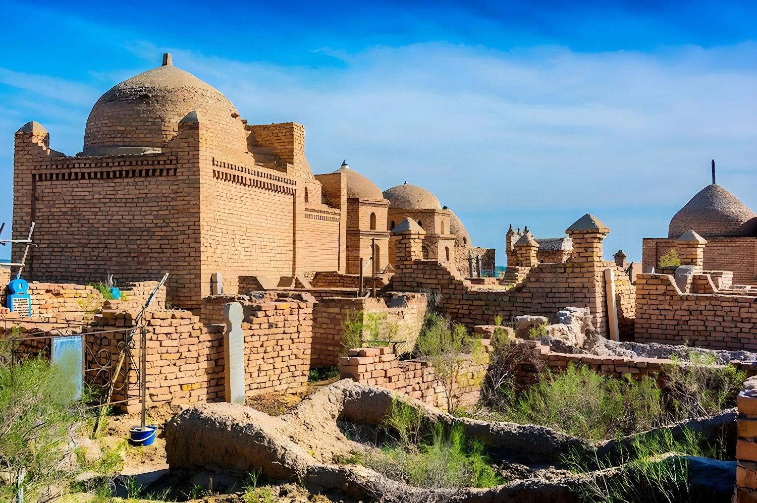 Architecture islamique avec minaret, De la mer d'Aral aux cités de la soie