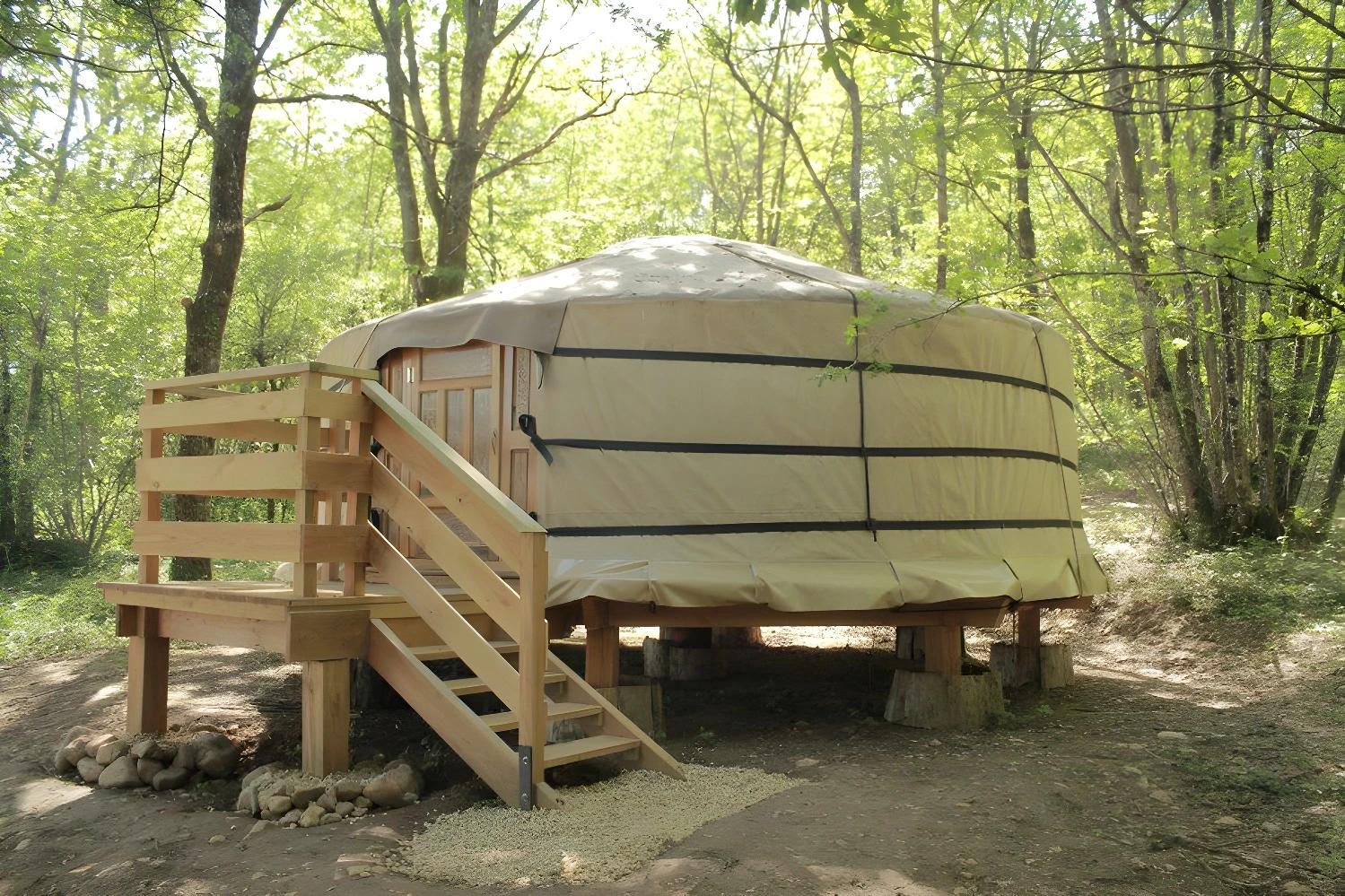 Cabane dans les arbres avec passerelle à Ô Bois Dormant