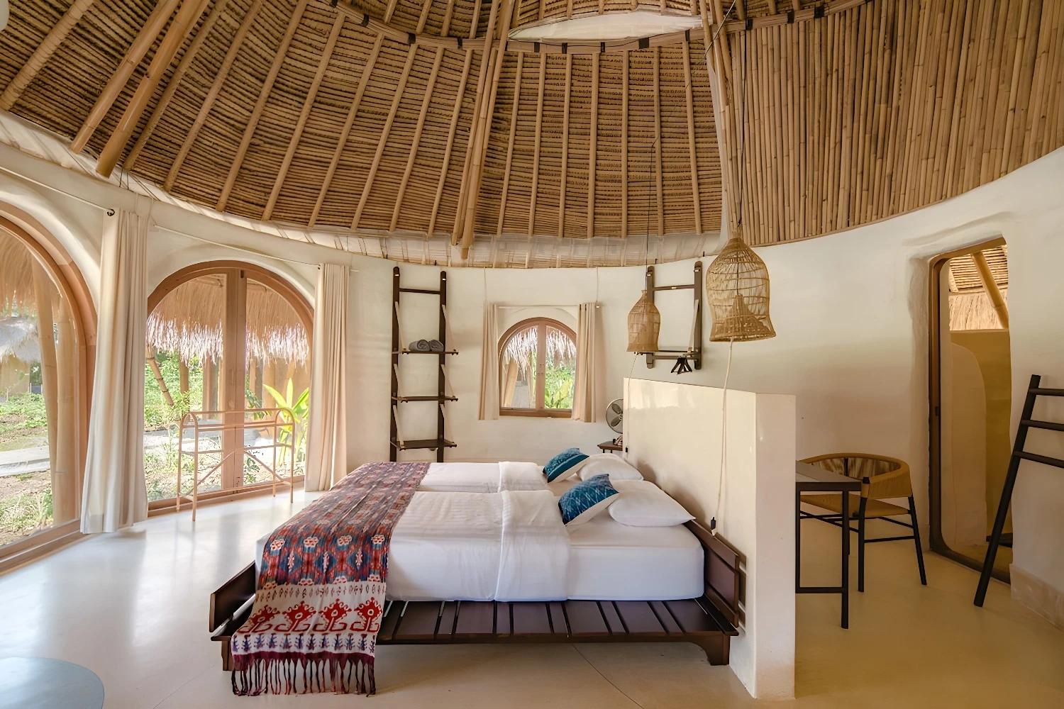 Intérieur d'une chambre avec toit en bambou à Mana Earthly Paradise