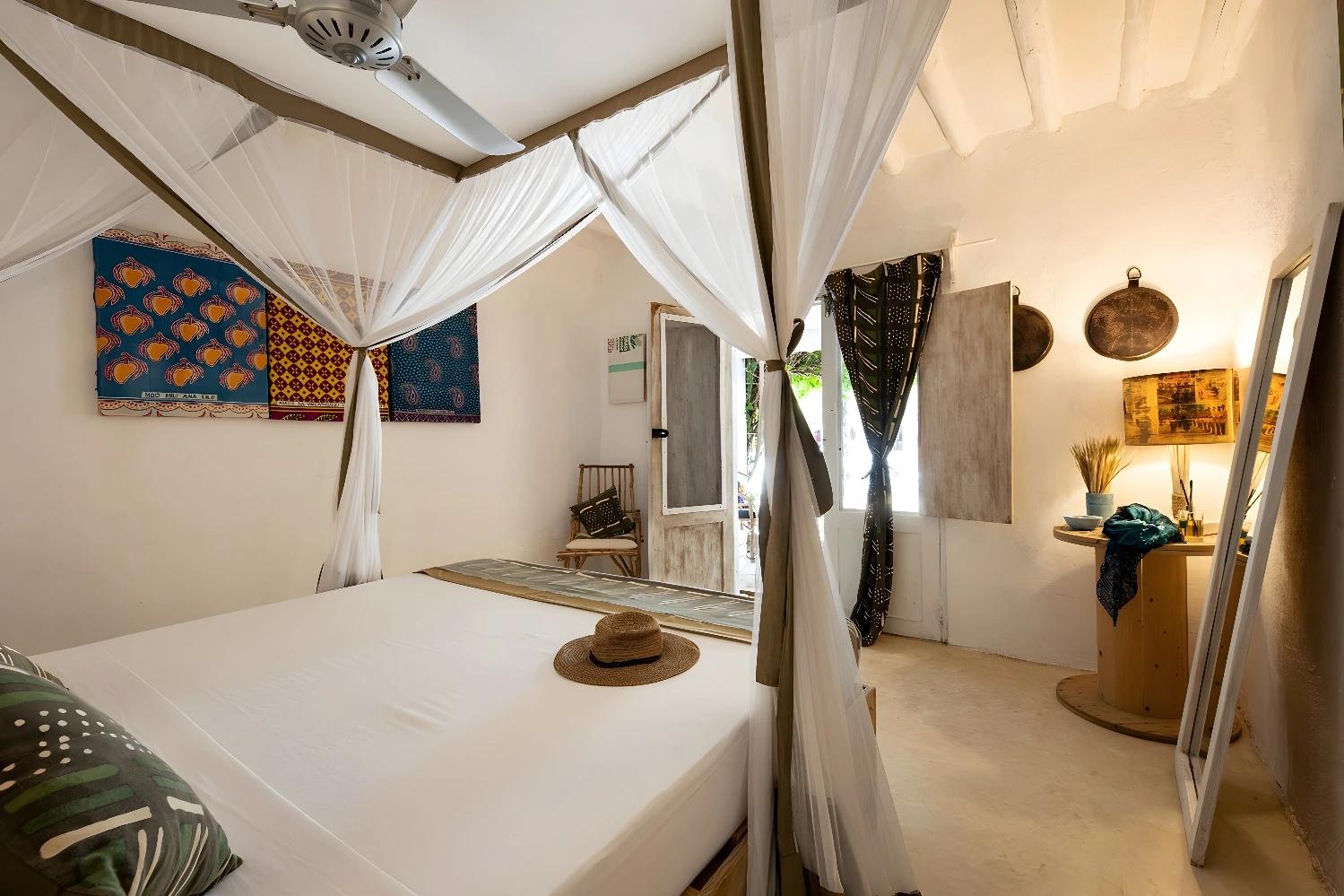 Chambre élégante avec décoration locale au The Loop Beach Resort