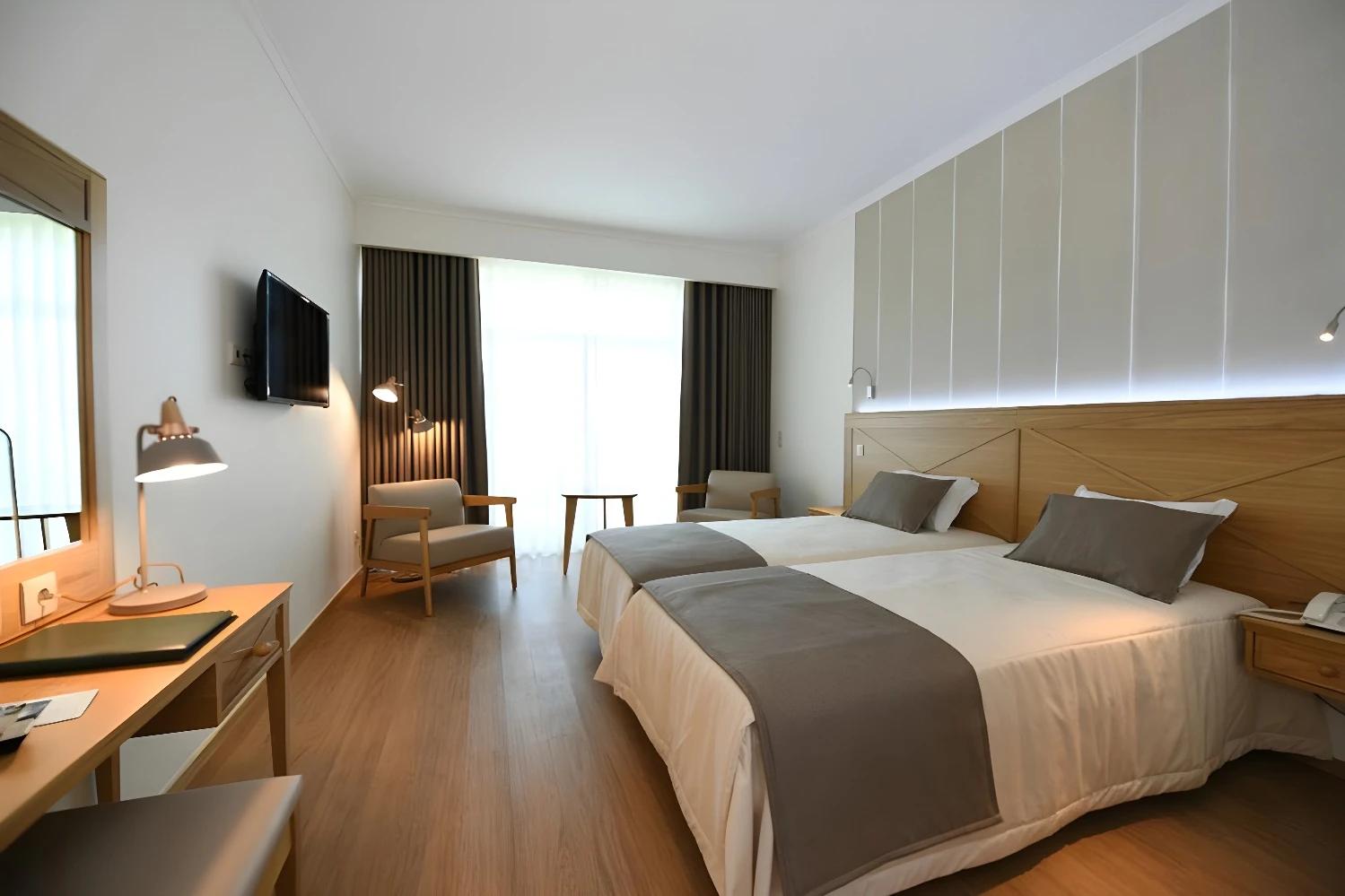 Chambre moderne à l'Hotel do Campo