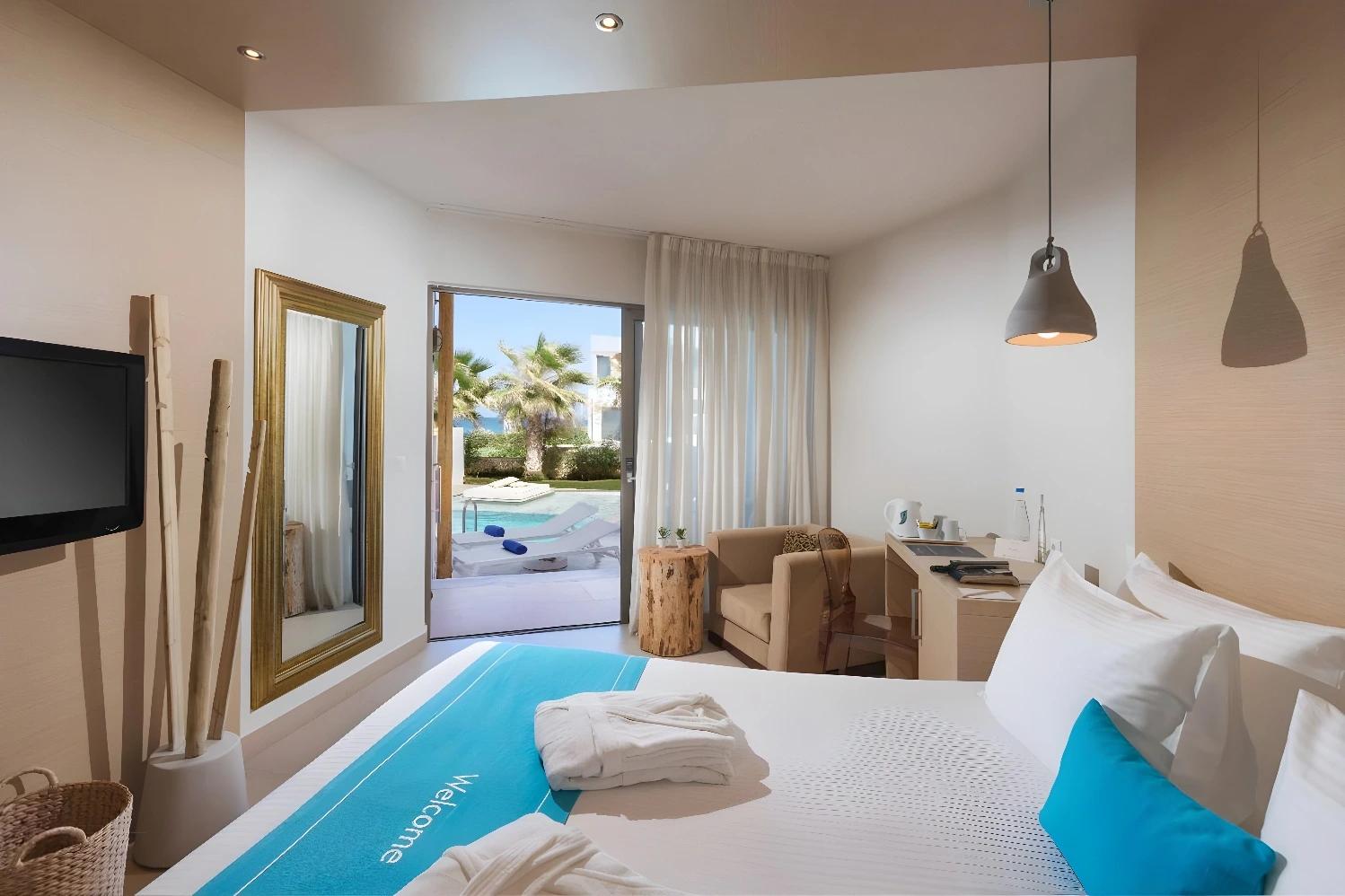 Chambre moderne avec accès direct à la piscine au The Island Hotel Resort - Adult Only