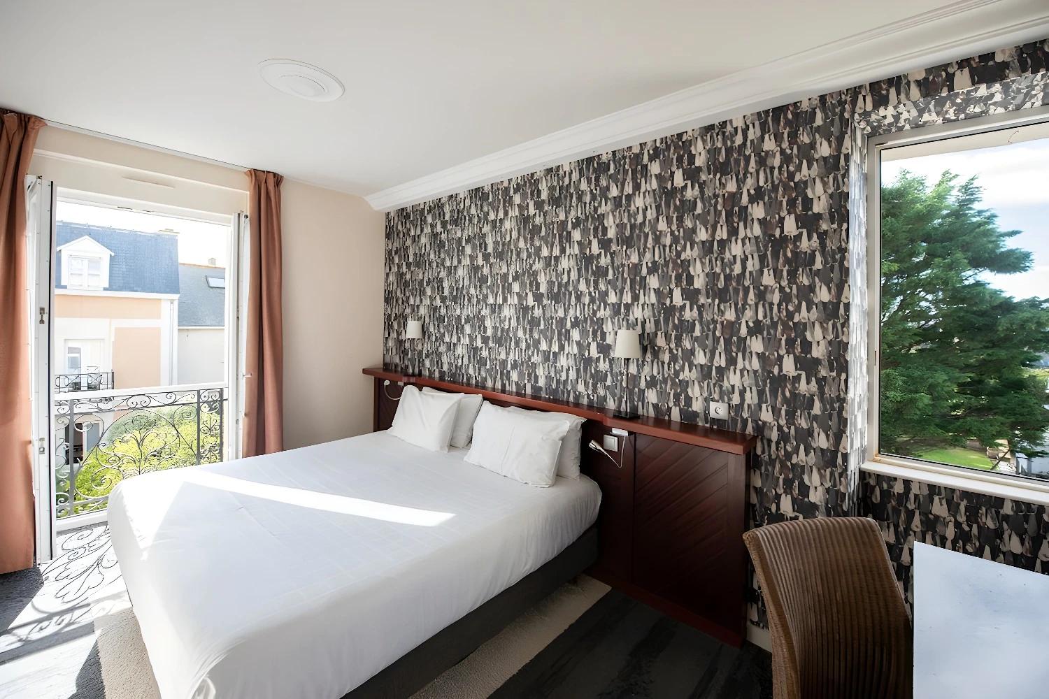 Chambre avec vue sur le jardin à l'hôtel La Villefromoy.