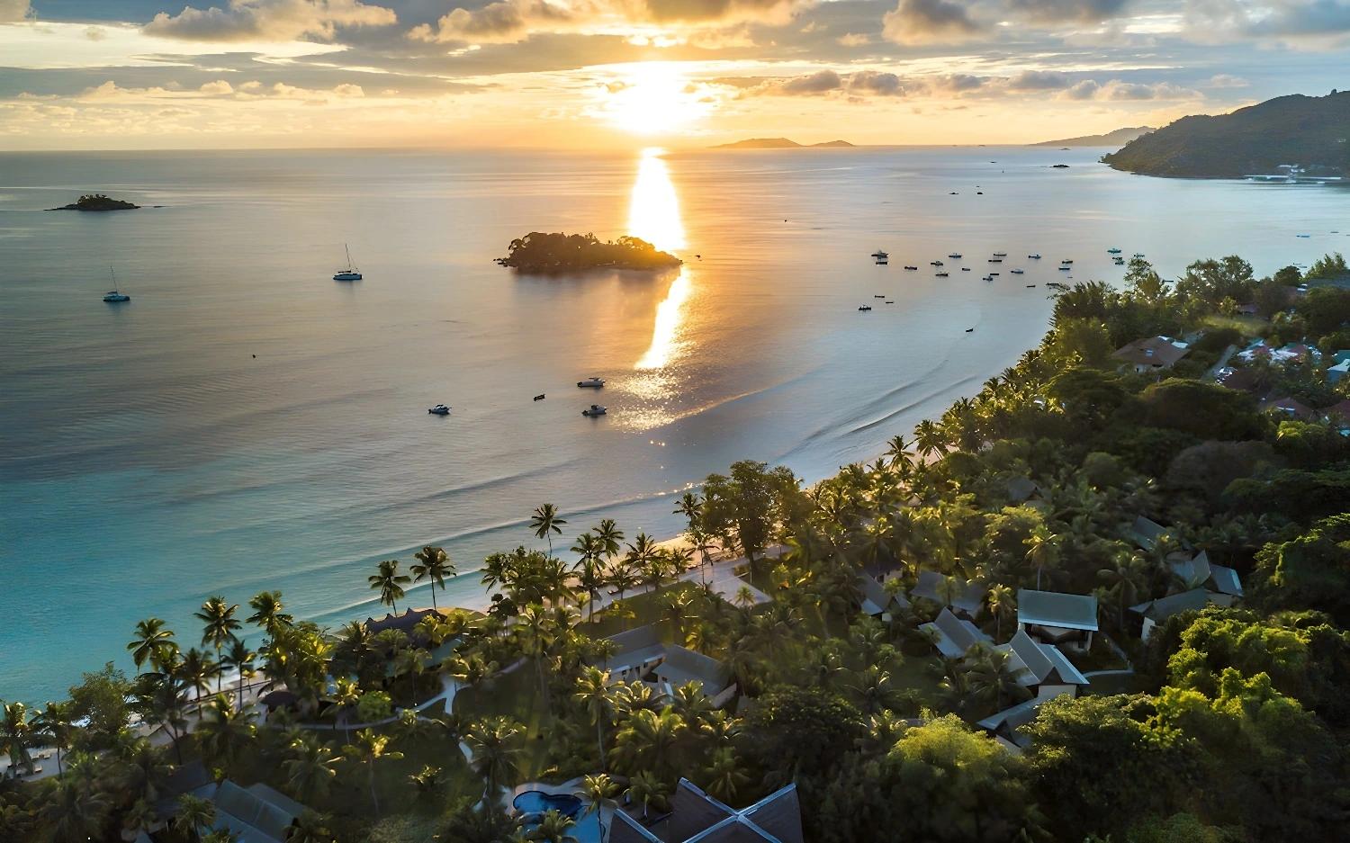 Coucher de soleil sur l'océan depuis Paradise Sun