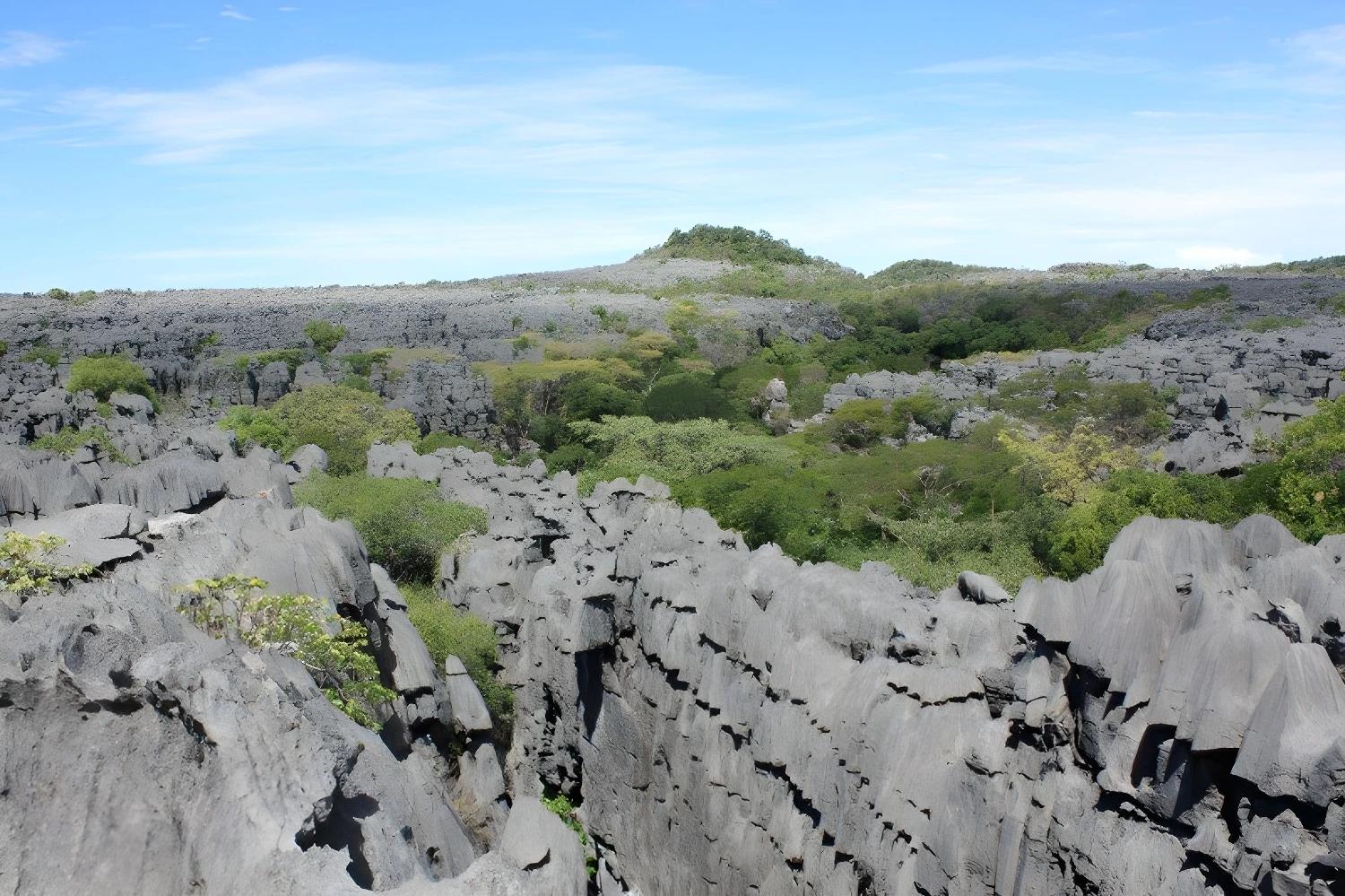 Exploration de grotte, Lagon turquoise, Tsingy et forêt tropicale