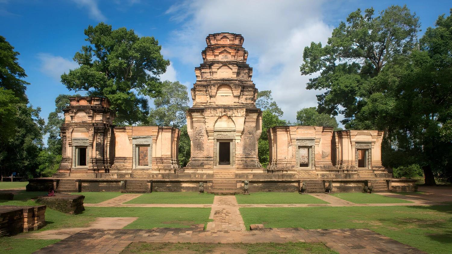 Façade d'un temple historique pendant la Balade millénaire
