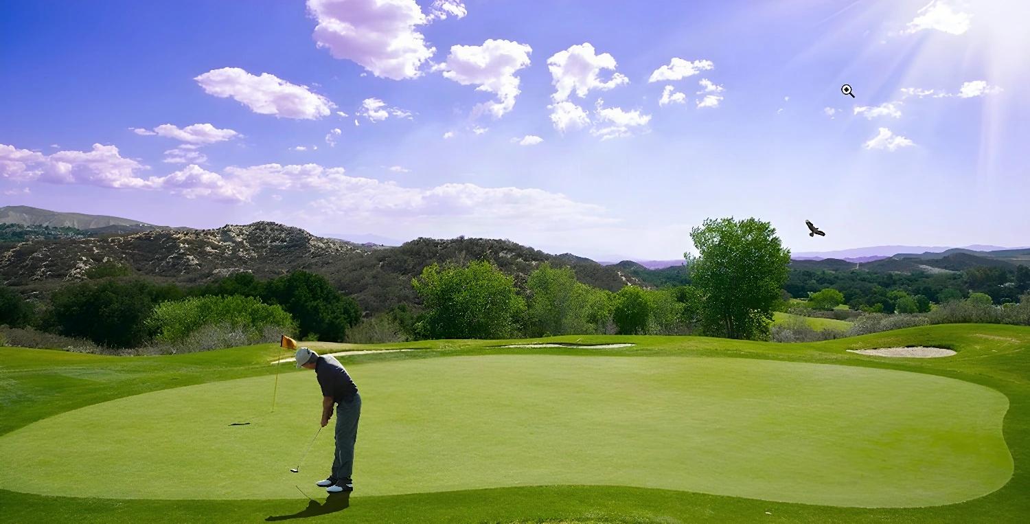 Golfeur sur le terrain de golf du Castel Monastero