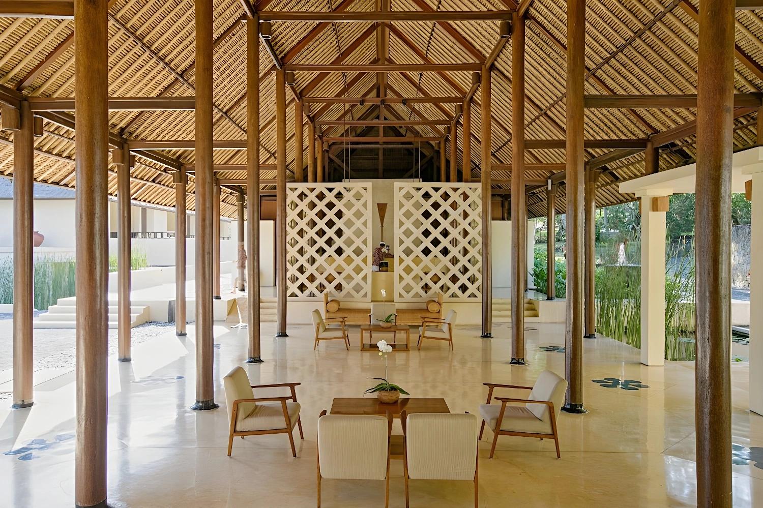 Hall d'entrée spacieux et élégant à Alila Manggis