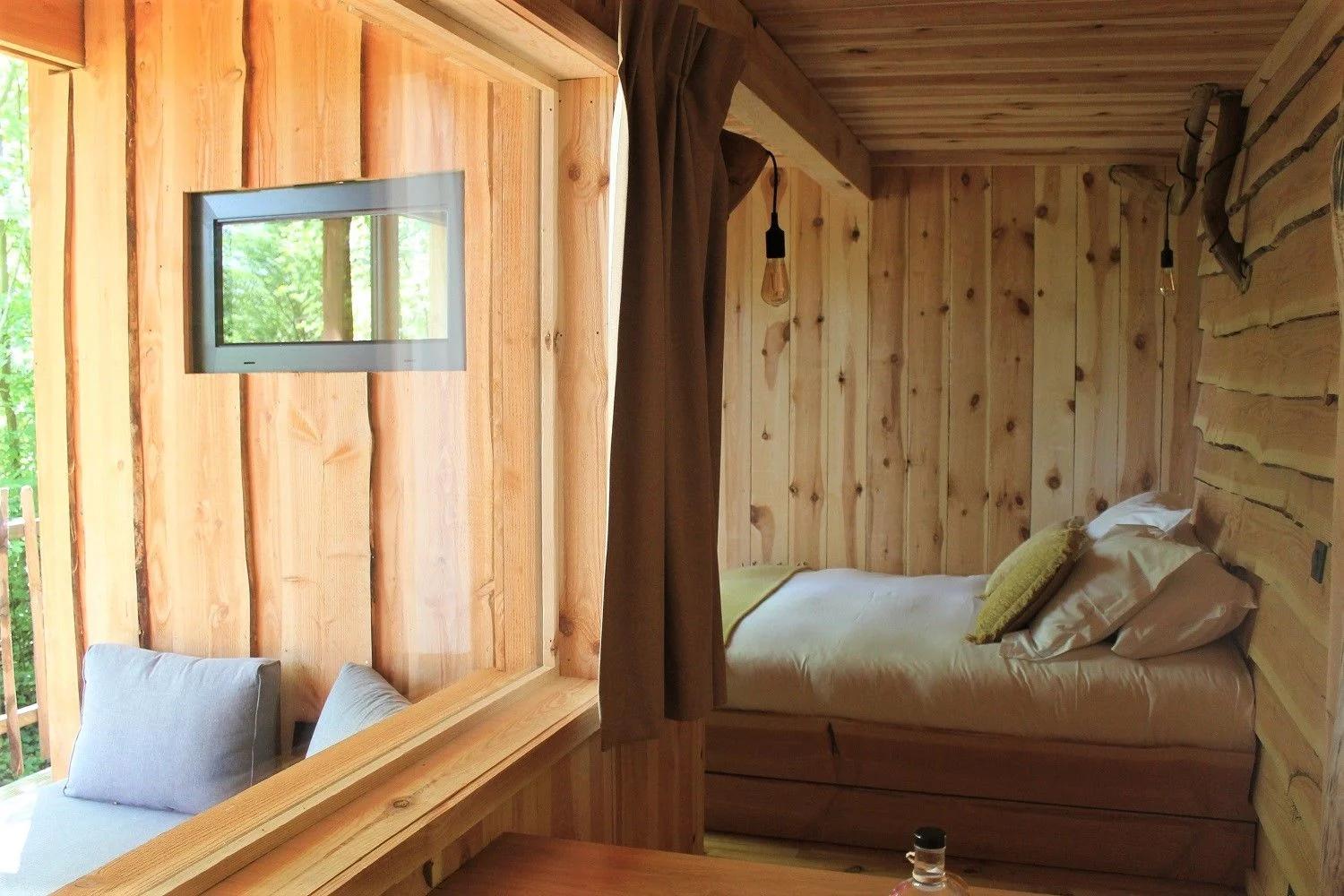 Intérieur en bois chaleureux à Coucoo La Réserve
