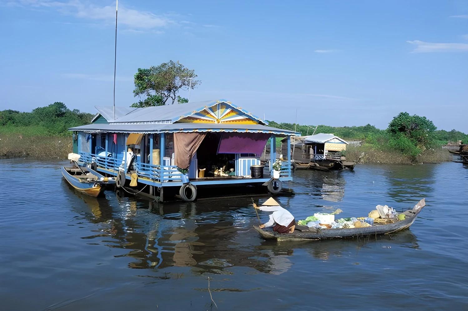 Maisons flottantes sur le lac Tonlé Sap, Cambodge, Circuit Privé Passion khmère (cat. confort)