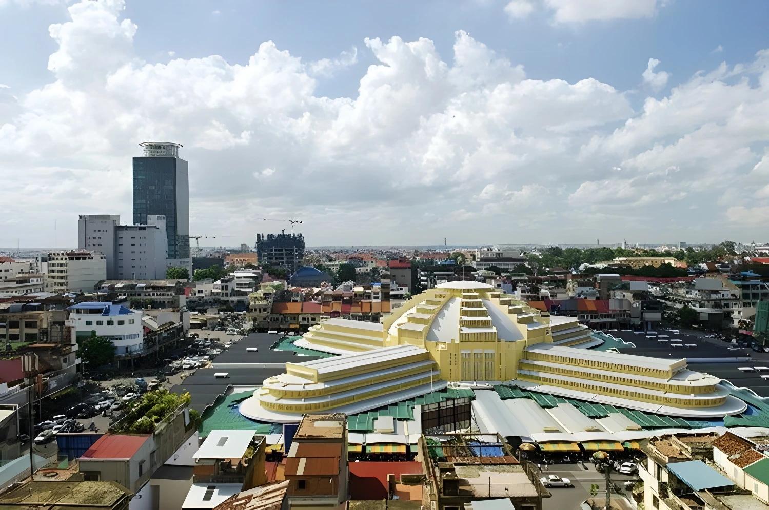 Vue aérienne de Phnom Penh avec le marché central, Circuit Privé Légendes khmères (cat. confort) - Cambodge