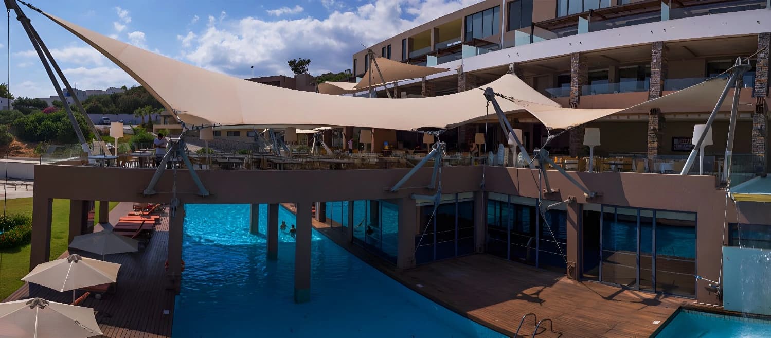 Piscine extérieure avec terrasse au Kappa Club Mikri Poli Crete by Atlantica