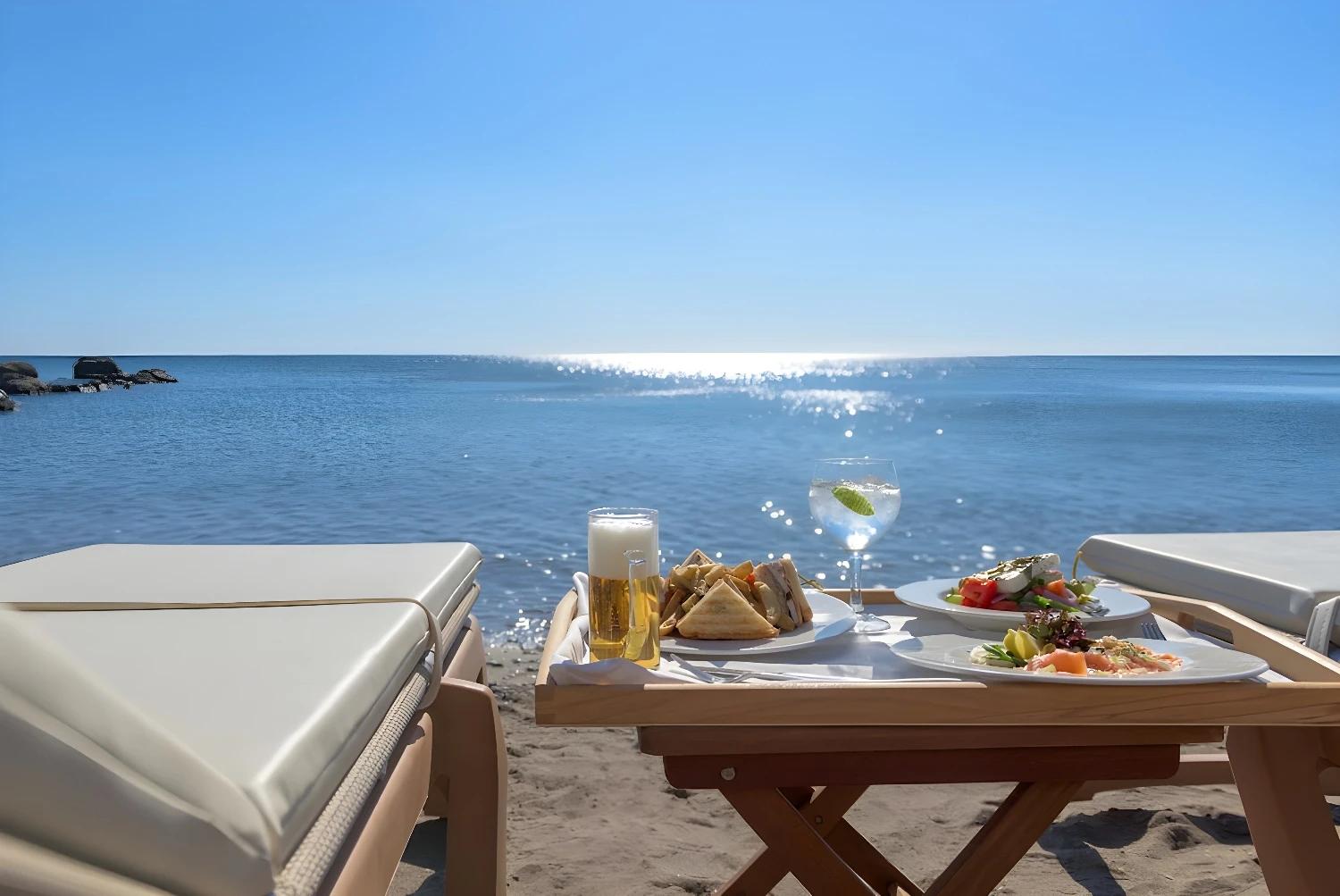 Repas en bord de mer à l'Atrium Prestige Thalasso.