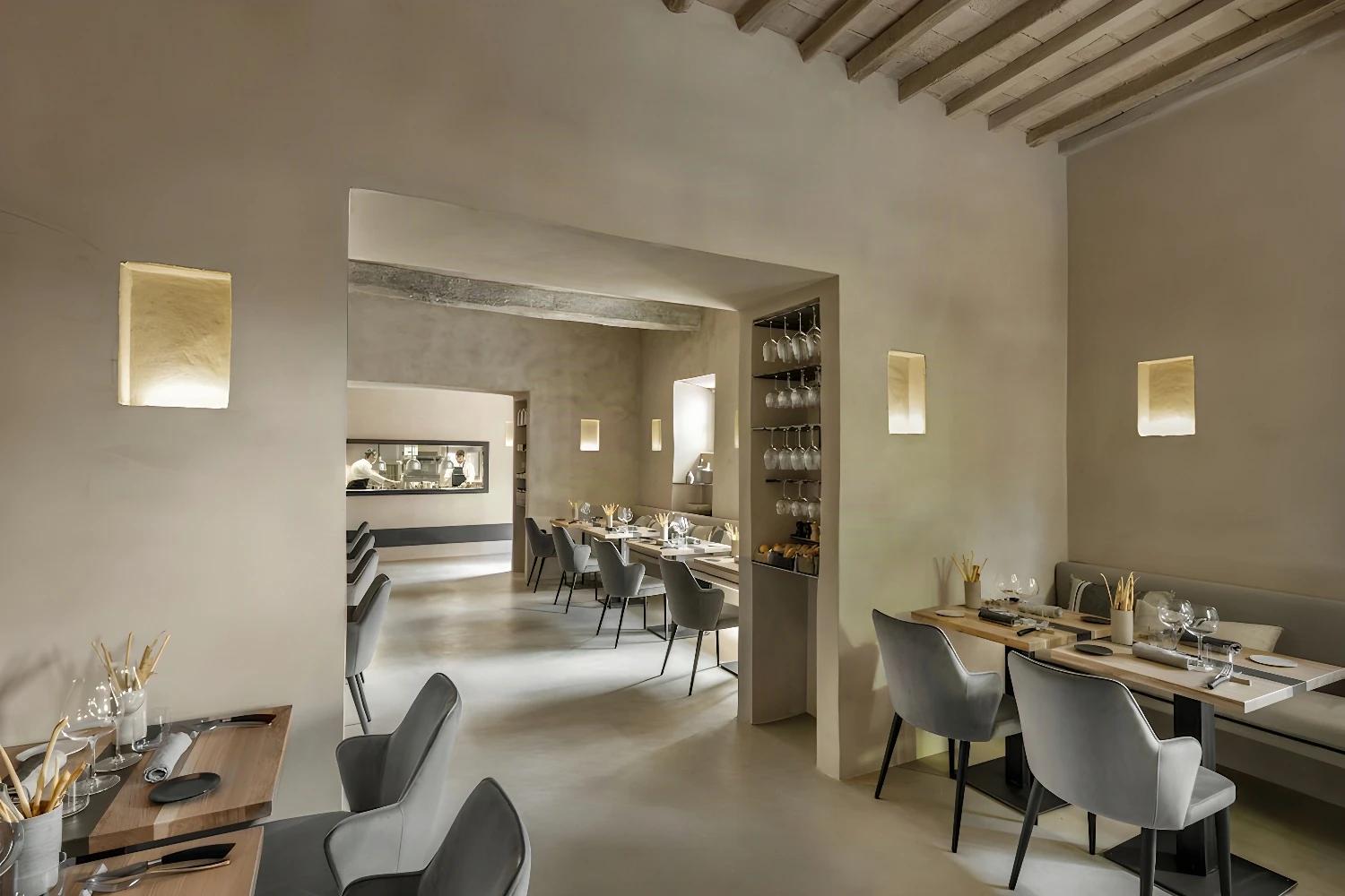 Restaurant élégant à Badia di Pomaio