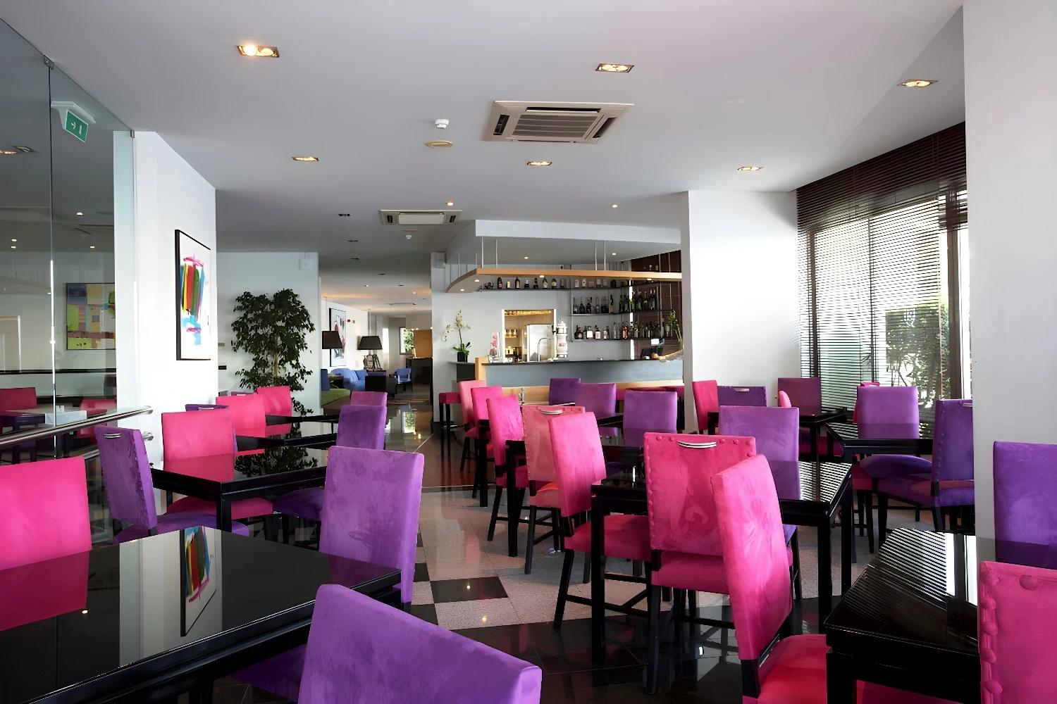 Restaurant coloré au Madeira Regency Cliff - Adult Only