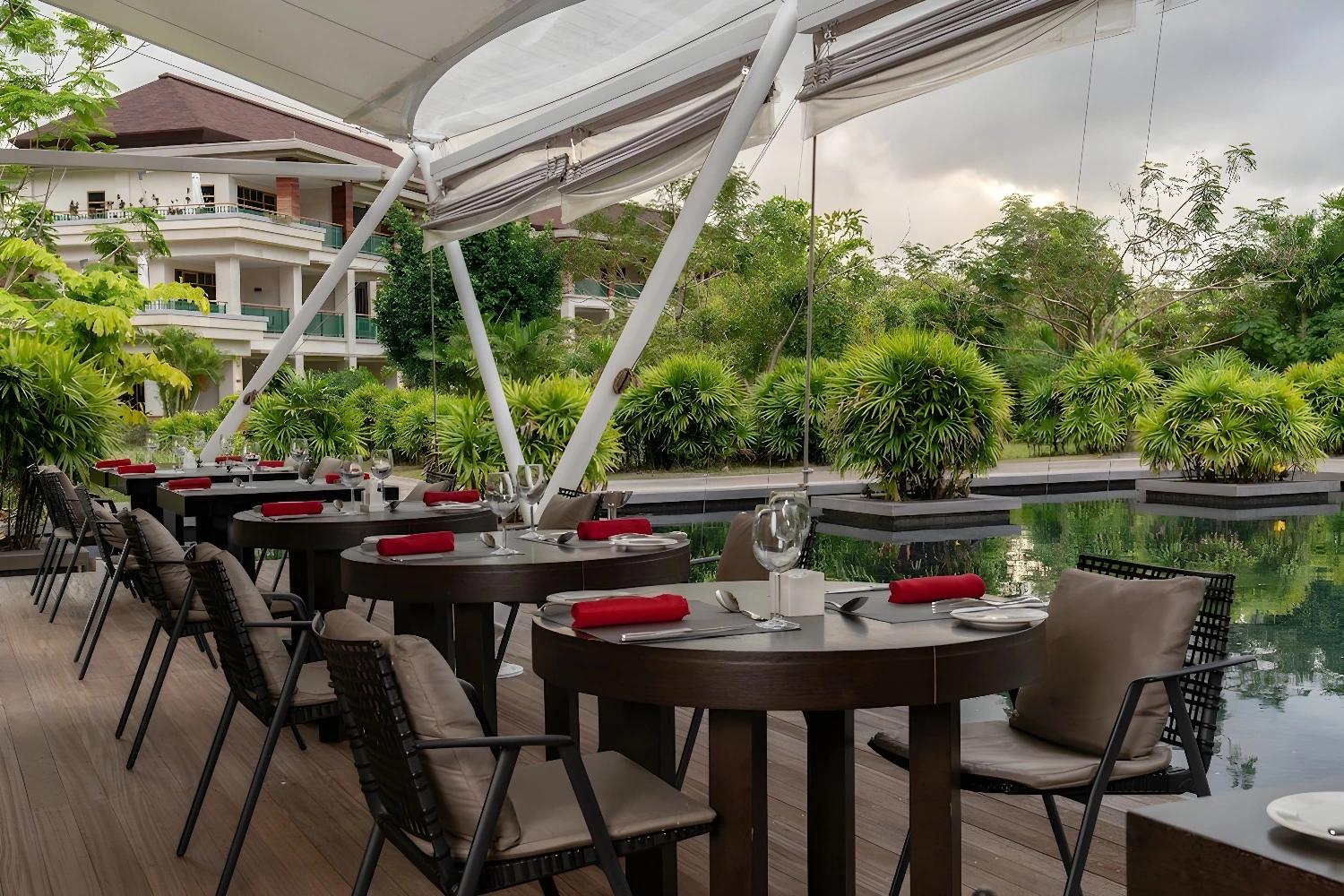 Restaurant extérieur du Savoy Seychelles Resort & Spa.