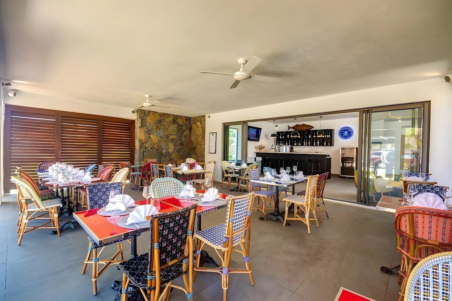Restaurant convivial à Mythic Suites & Villas