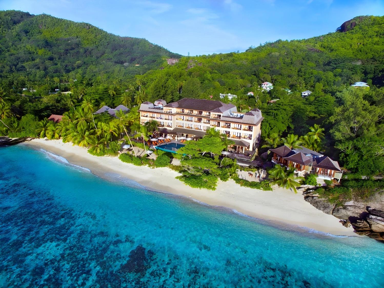 Restaurant avec vue sur l'océan au Doubletree by Hilton Seychelles - Allamanda Resort & Spa