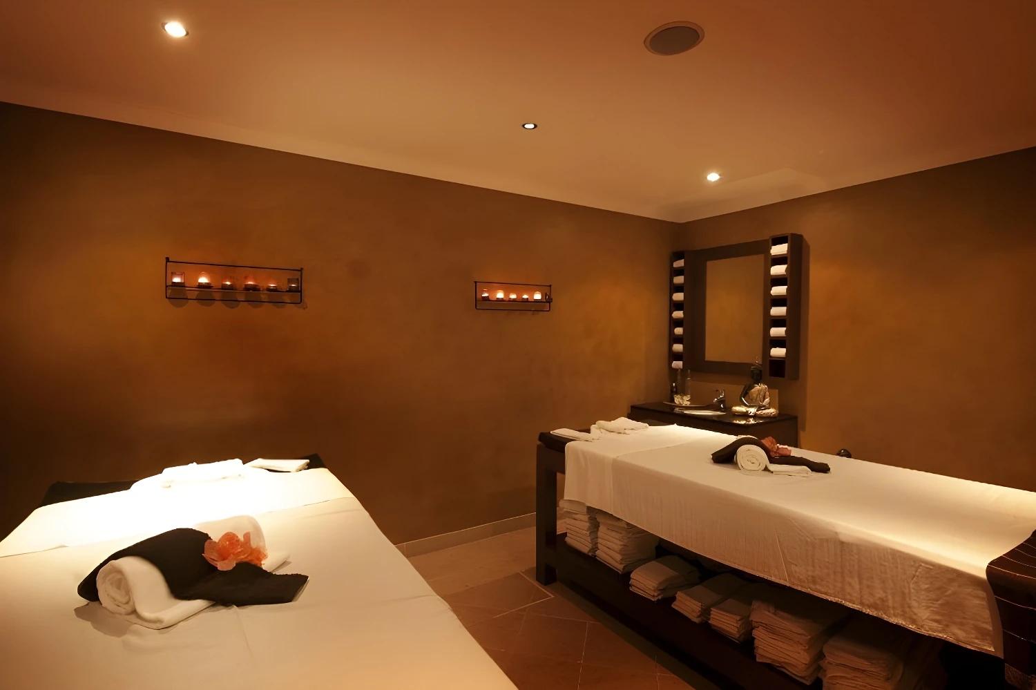 Salle de massage relaxante à l'Eco Hotel Vila Gale Albacora.