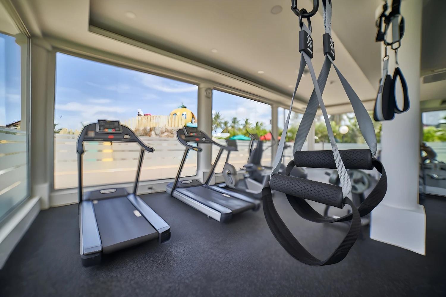 Salle de sport moderne au Bahia Principe Grand El Portillo