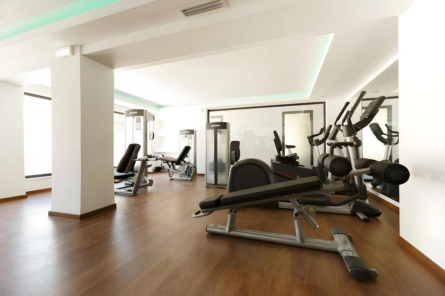 Salle de sport moderne du Lindos Village Resort & Spa - Adult Only.