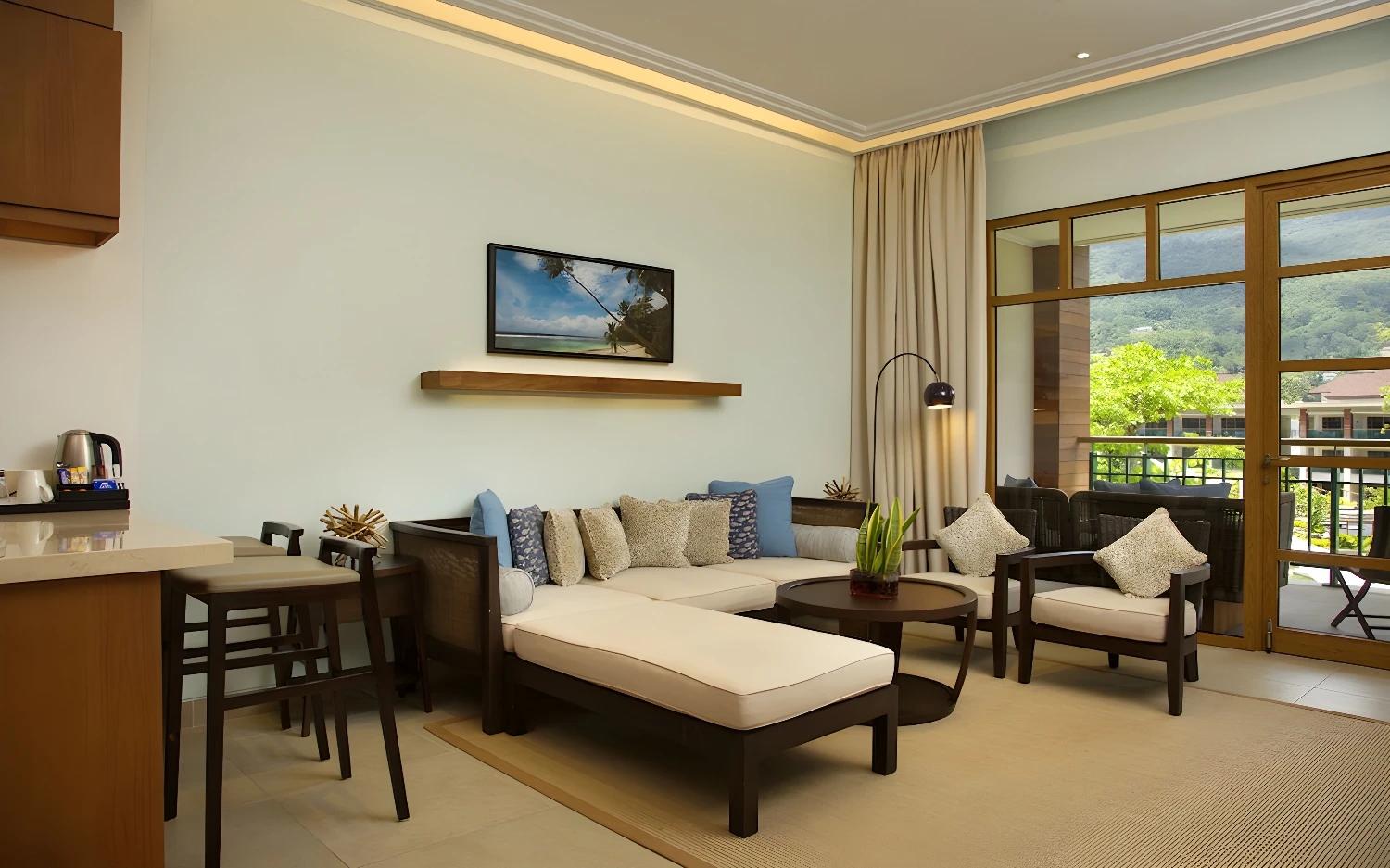 Salon confortable au Savoy Seychelles Resort & Spa.