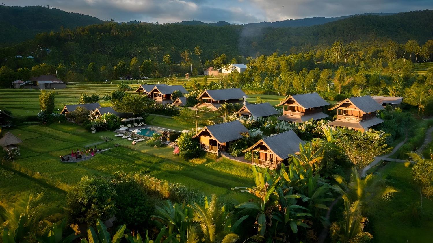 Vue aérienne du Sanak Retreat Bali entouré de verdure