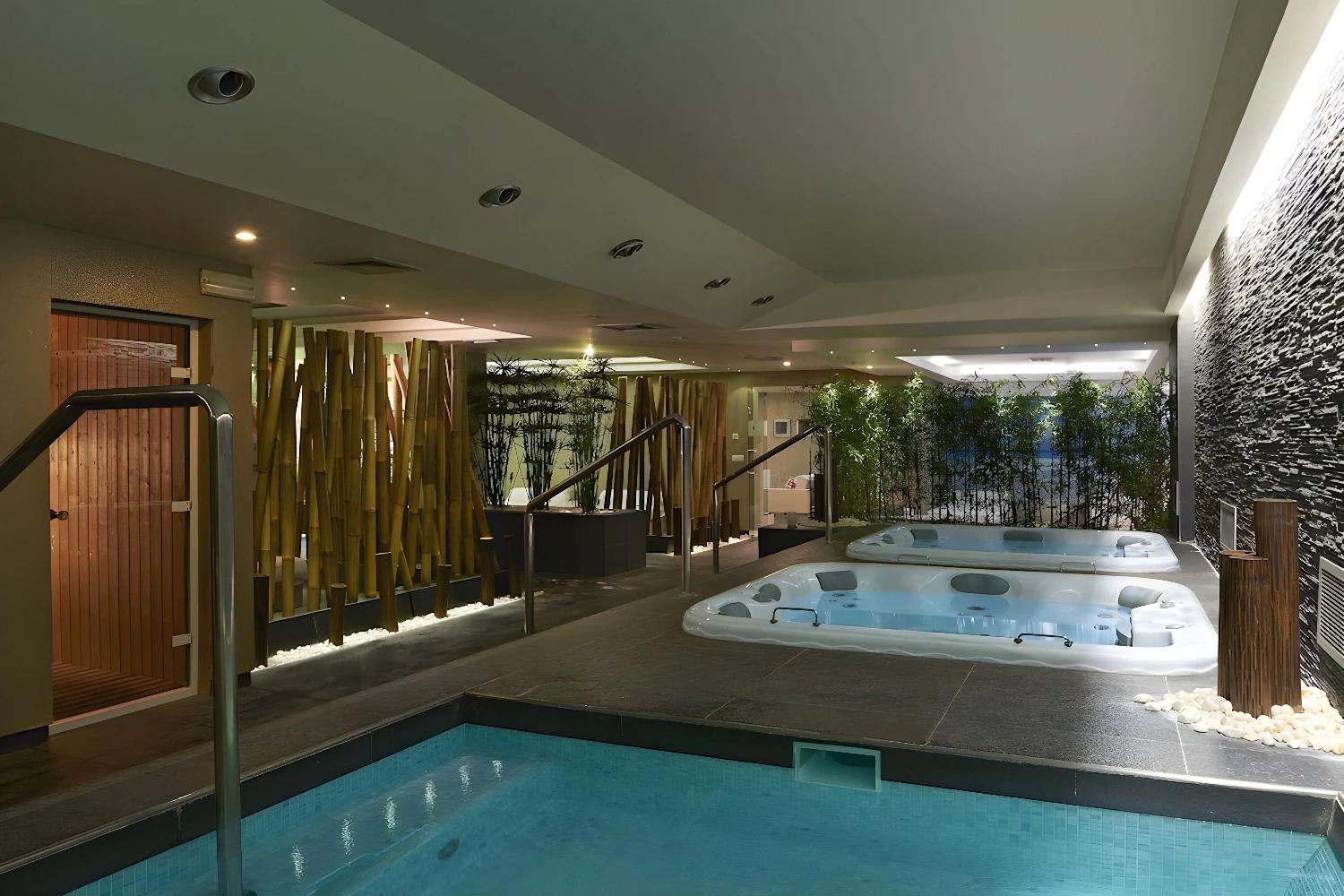 Spa de l'hôtel Melia Madeira Mare avec jacuzzi et sauna