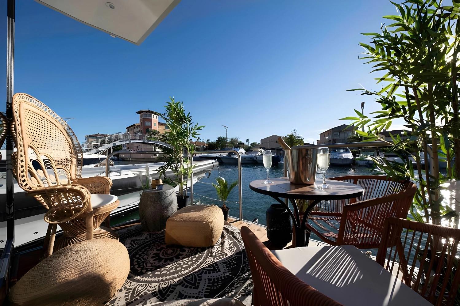 Terrasse avec vue sur le port à L'Escale Royale Fréjus