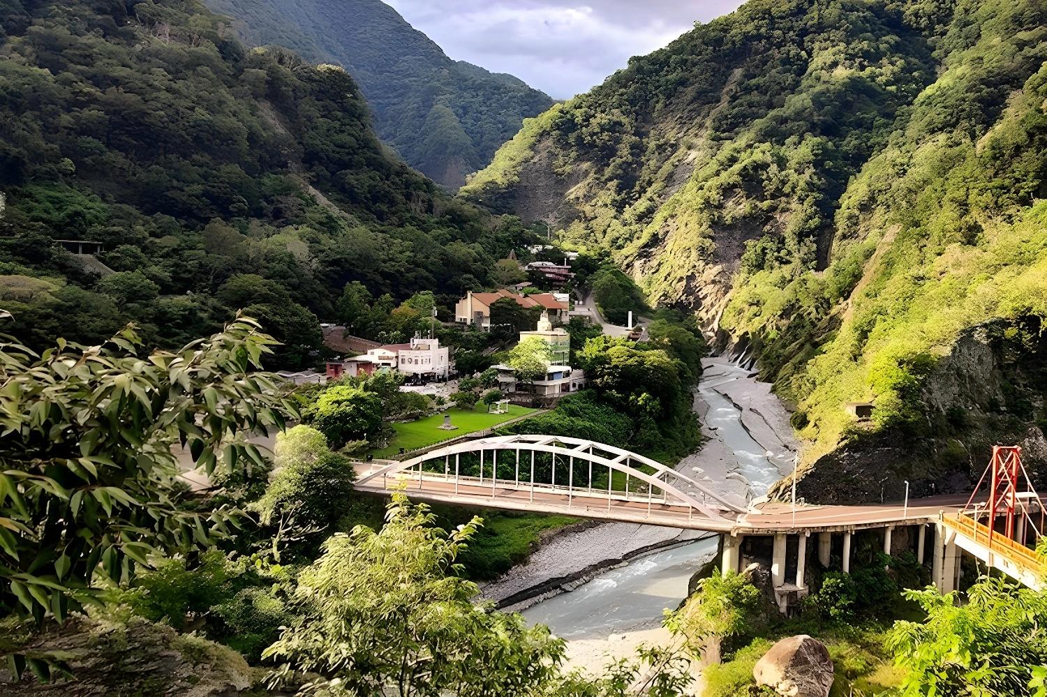 Village pittoresque dans les montagnes de l'île de Formose