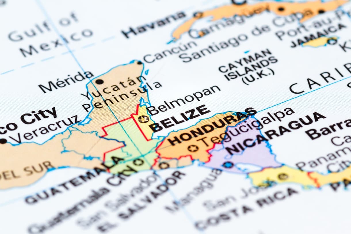 Carte détaillée du Belize et de ses régions, incluant les pays voisins comme le Honduras et le Guatemala
