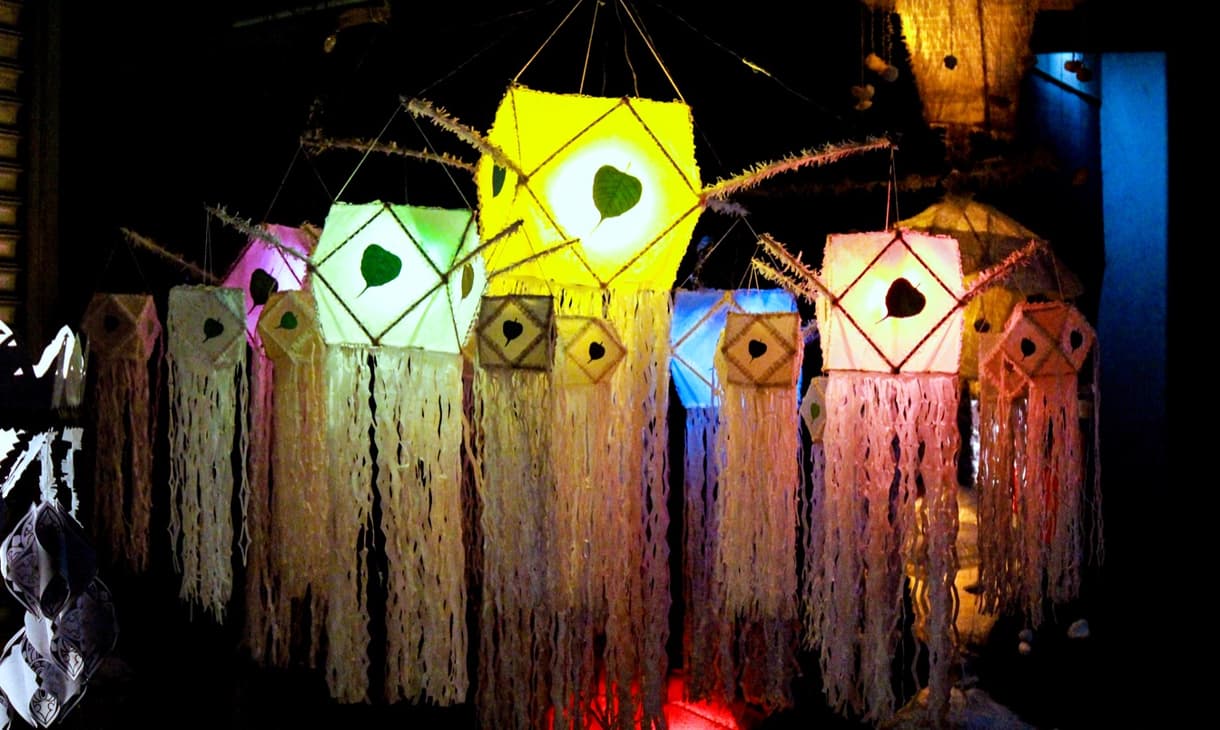 Lanternes colorées pendant le festival Vesak à Colombo, Sri Lanka.