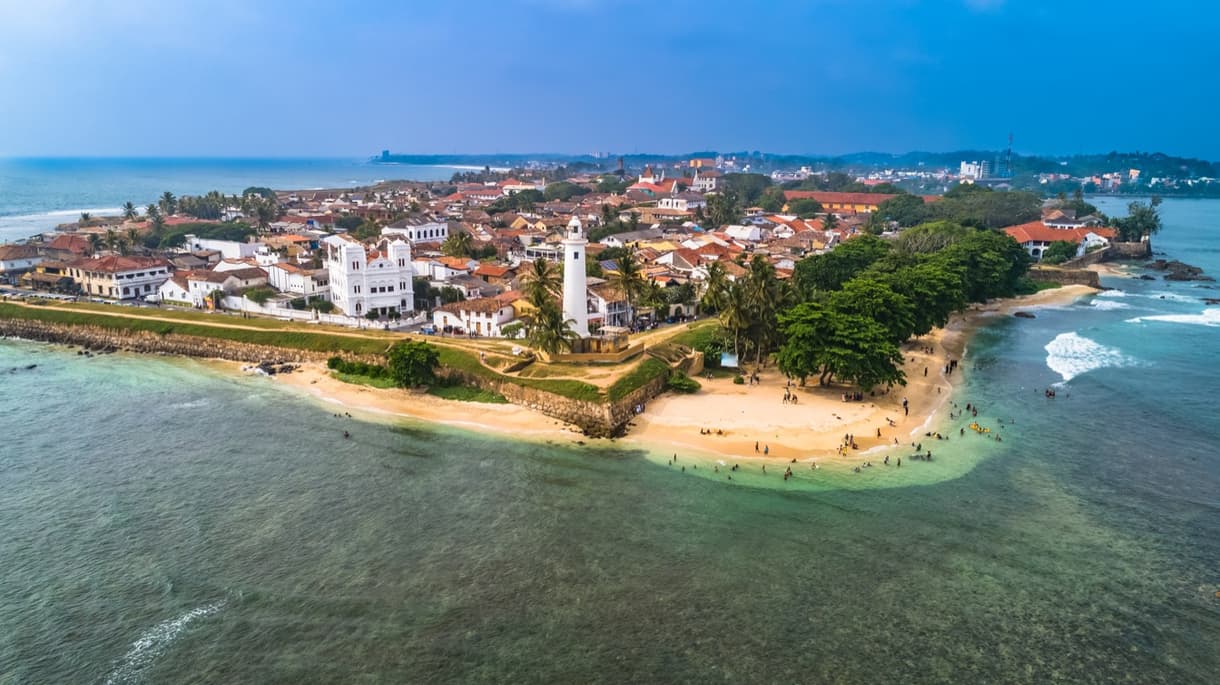 Vue aérienne du fort de Galle, près d'Unawatuna, avec plage et bâtiments coloniaux