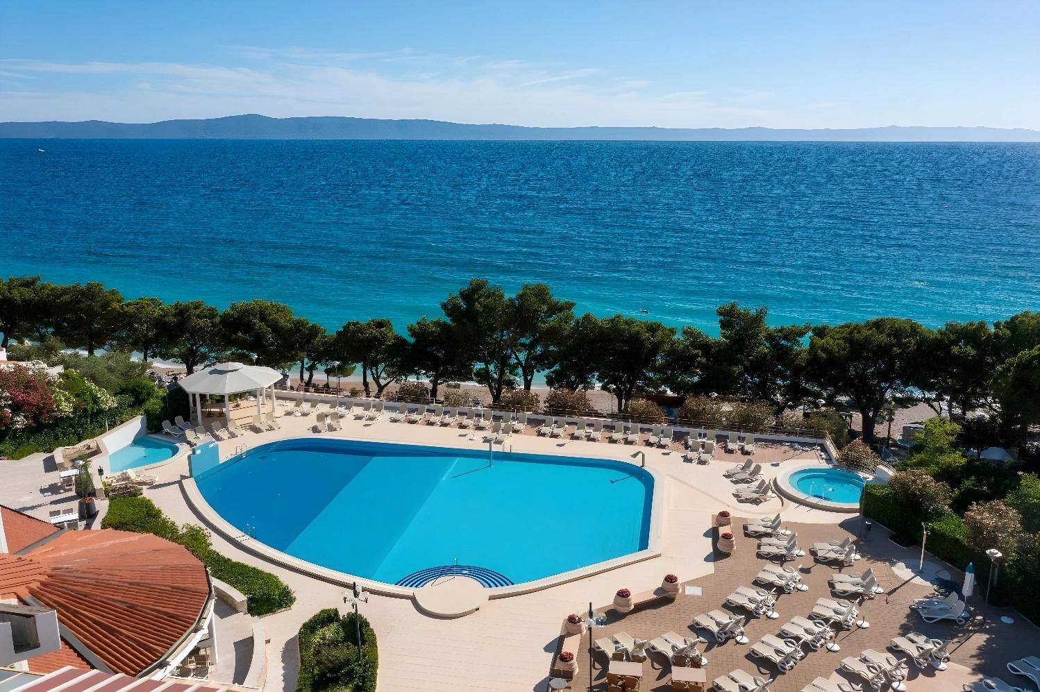 Vacances en famille à Tucepi : plage, nature et détente