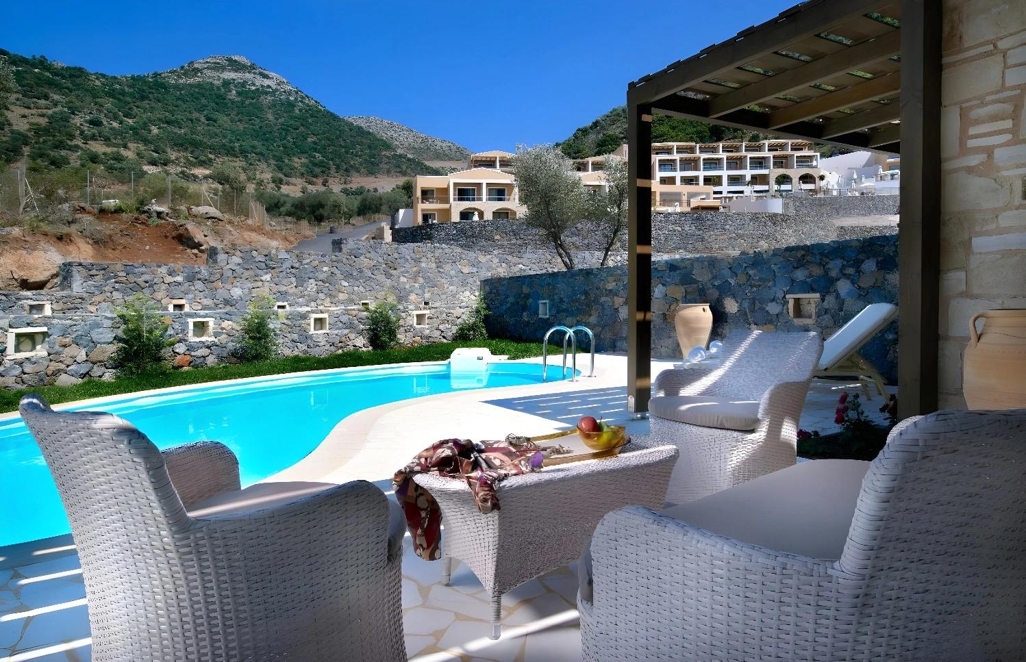 Villa secrète en Crète : luxe, piscine et vue imprenable