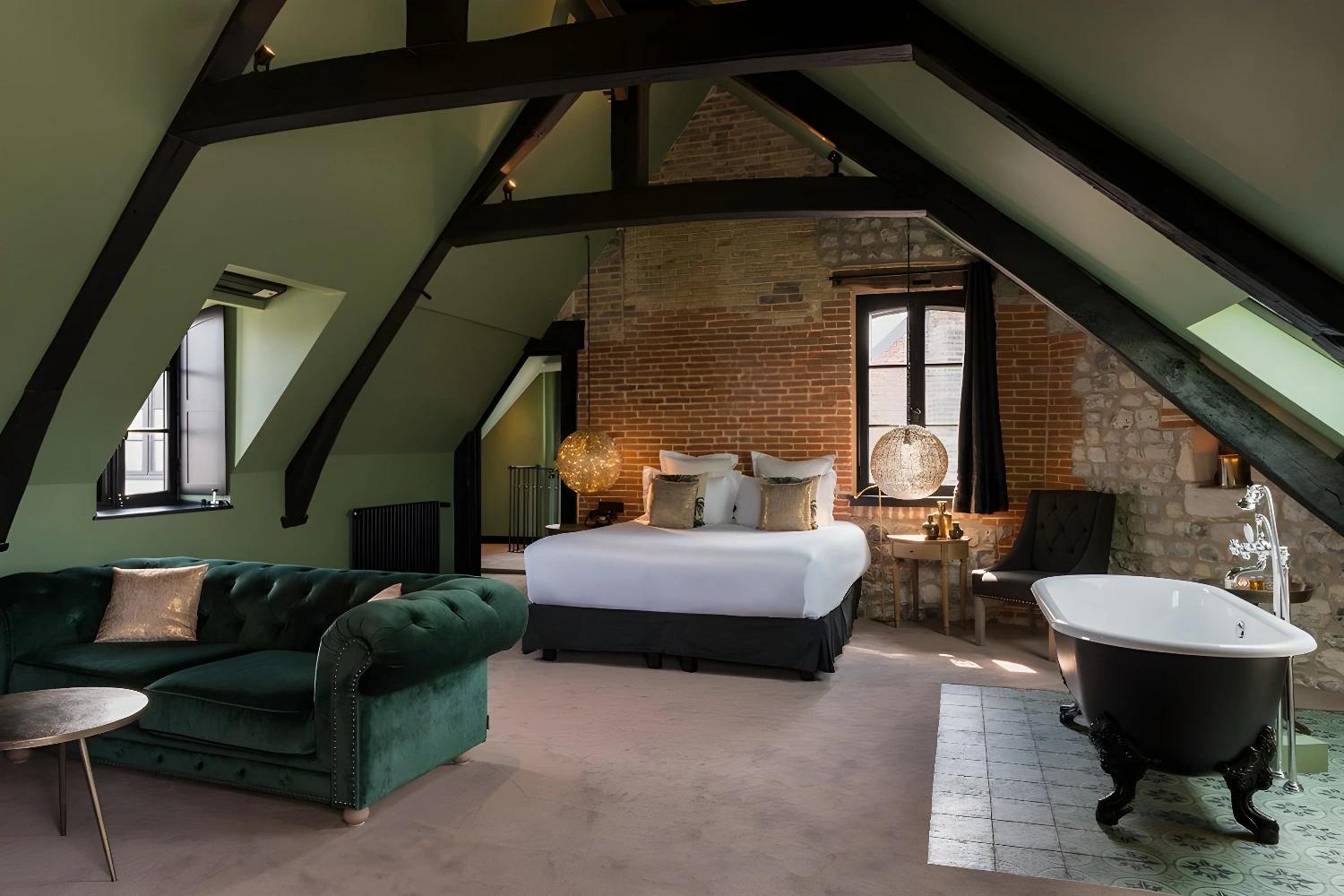 Dormez dans une école transformée en hôtel à Honfleur