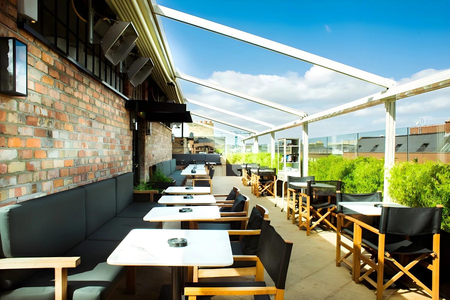 Dublin : Hôtel Branché au Rooftop Insta-Parfait