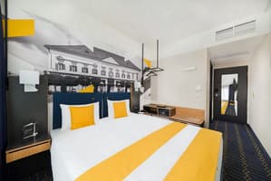 D8 Hotel