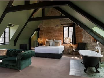 Dormez dans une école transformée en hôtel à Honfleur