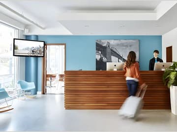 Hôtel Branché à Vancouver: Expérience Rétro Californienne