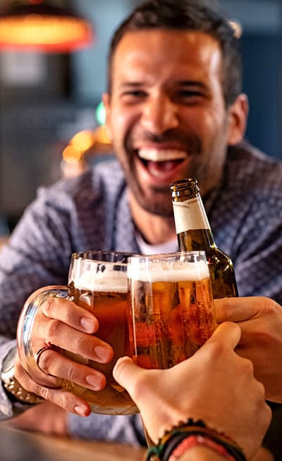 Boire un verre et faire la fête