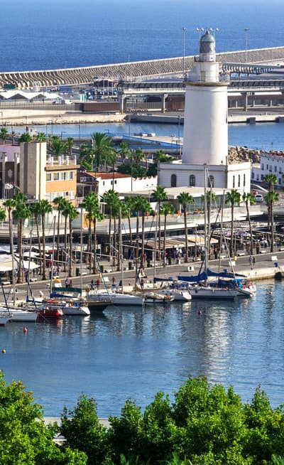 Le Parc Paseo et le port de plaisance