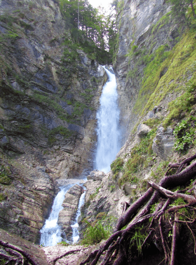 La cascade secrète de Gozd Martuljek