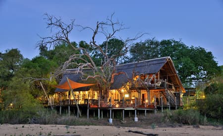 Rhino Post Safari Lodge